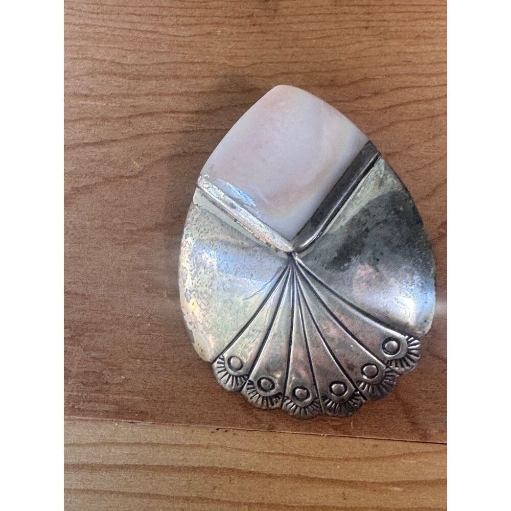 Taxco Sterling Silver Pink Shell Teardrop Earrings With Stamped Design - Picture 3 of 7